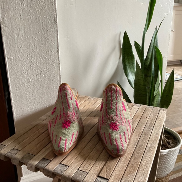 One of a kind Kilim Mules - Picture 2 of 6